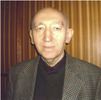 ritratto  Eduard E. Peisach che  è stato professore presso Saint-Petersburg State University of Technology and Design nel periodo 1963-2008 svolgendo una intensa attività didattica, di ricerca e progettazione in vari campi dell’ingegneria meccanica, ma con particolari interessi in progettazione di meccanismi.